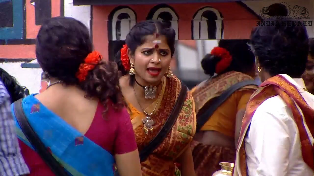 Bigg Boss Tamil Season 3 Day 30 Hot Stills Set 2