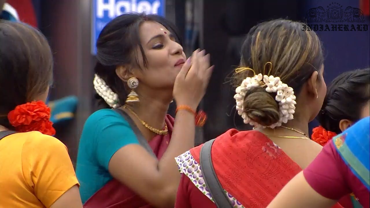 Bigg Boss Tamil Season 3 Day 30 Hot Stills Set 2