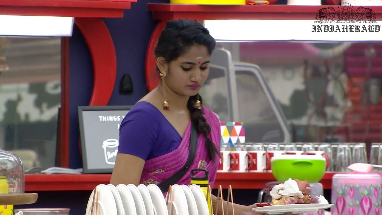 Bigg Boss Tamil Season 3 Day 31 Hot Stills Set 3