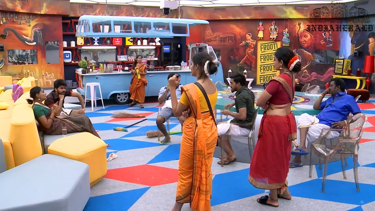 Bigg Boss Tamil Season 3 Day 32 Hot Stills Set 3