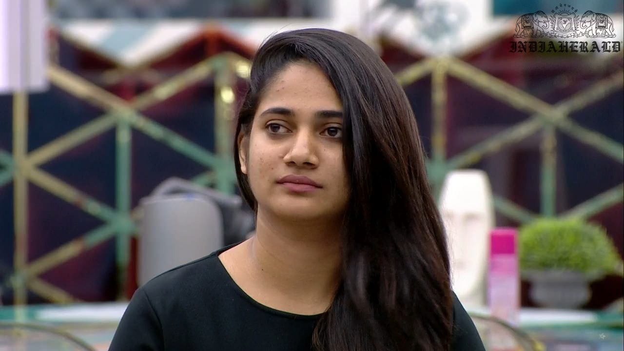 Bigg Boss Tamil Season 3 Day 33 Hot Stills Set 1