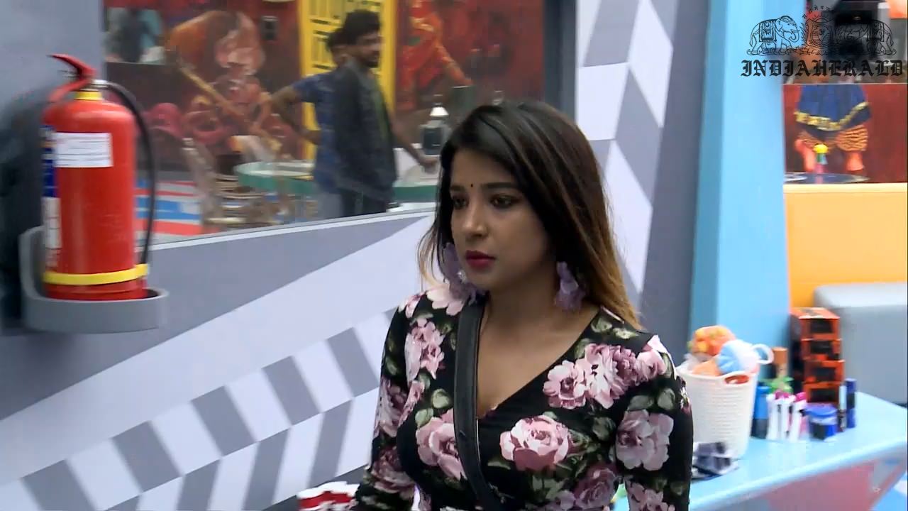 Bigg Boss Tamil Season 3 Day 33 Hot Stills Set 2