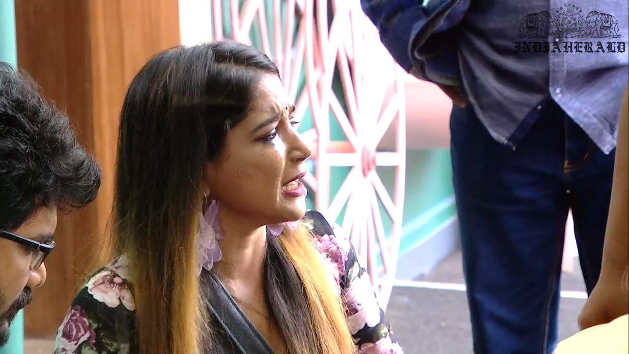 Bigg Boss Tamil Season 3 Day 33 Hot Stills Set 3