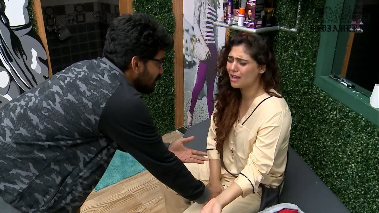 Bigg Boss Tamil Season 3 Day 33 Hot Stills Set 3