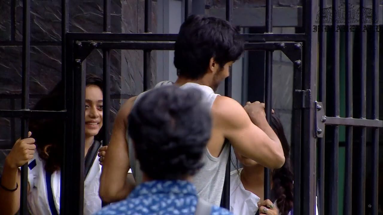 Bigg Boss Tamil Season 3 Day 34 Hot Stills Set 1