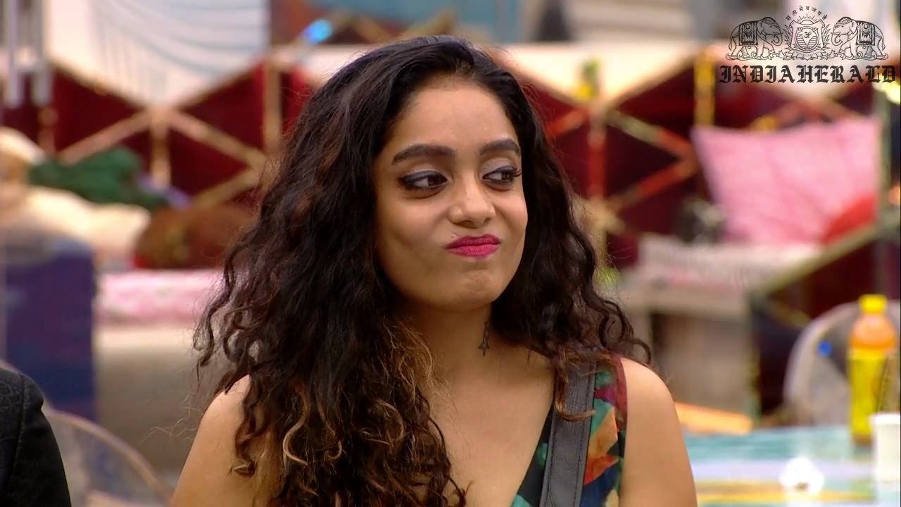 Bigg Boss Tamil Season 3 Day 35 Hot Stills Set 1