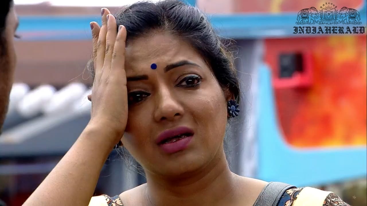 Bigg Boss Tamil Season 3 Day 36Hot Stills Set 3