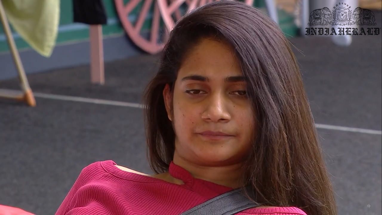 Bigg Boss Tamil Season 3 Day 37 Hot Stills Set 1