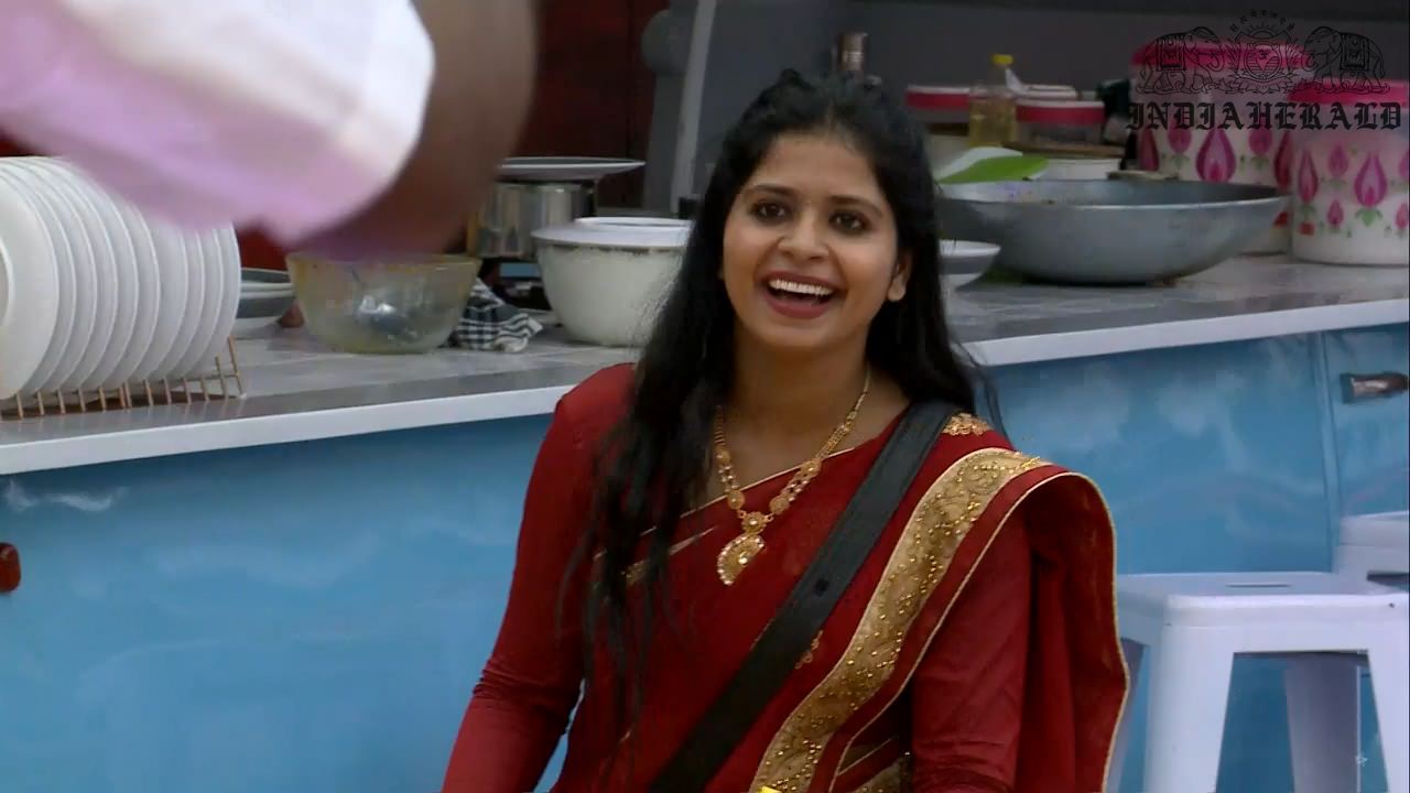 Bigg Boss Tamil Season 3 Day 37 Hot Stills Set 2