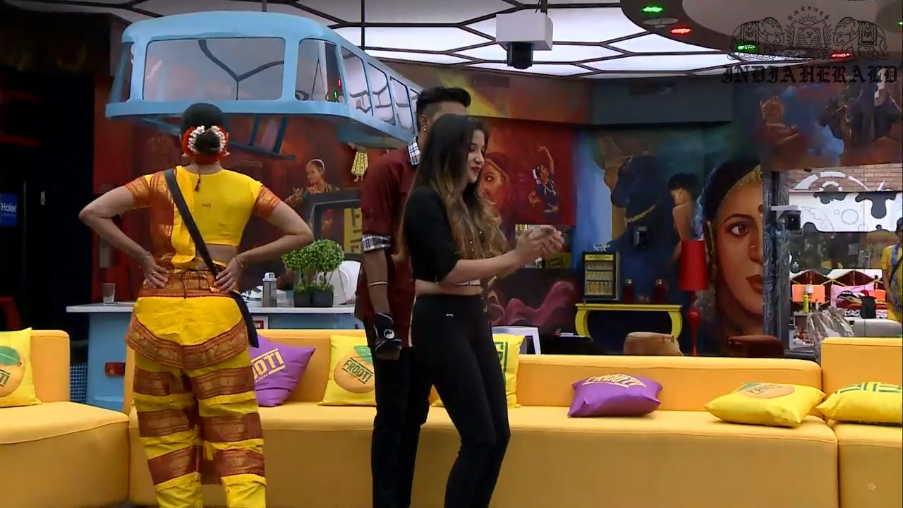 Bigg Boss Tamil Season 3 Day 37 Hot Stills Set 2