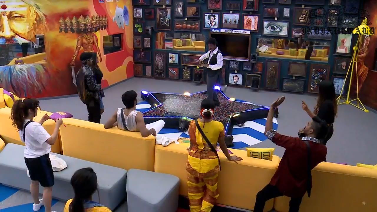 Bigg Boss Tamil Season 3 Day 37 Hot Stills Set 2