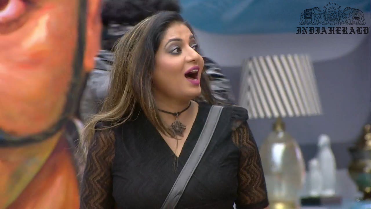 Bigg Boss Tamil Season 3 Day 37 Hot Stills Set 2