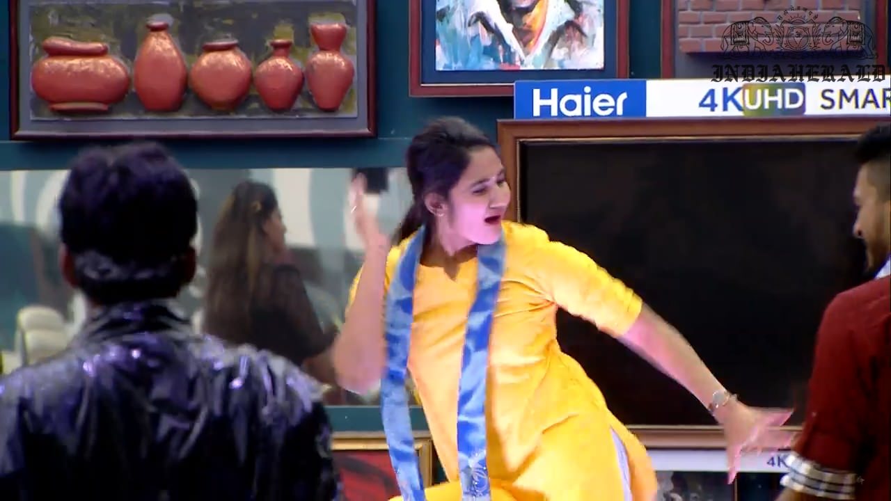 Bigg Boss Tamil Season 3 Day 37 Hot Stills Set 3