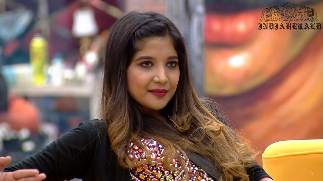 Bigg Boss Tamil Season 3 Day 37 Hot Stills Set 3