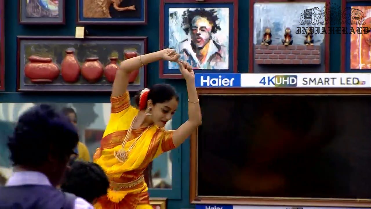 Bigg Boss Tamil Season 3 Day 38 Hot Stills Set 1