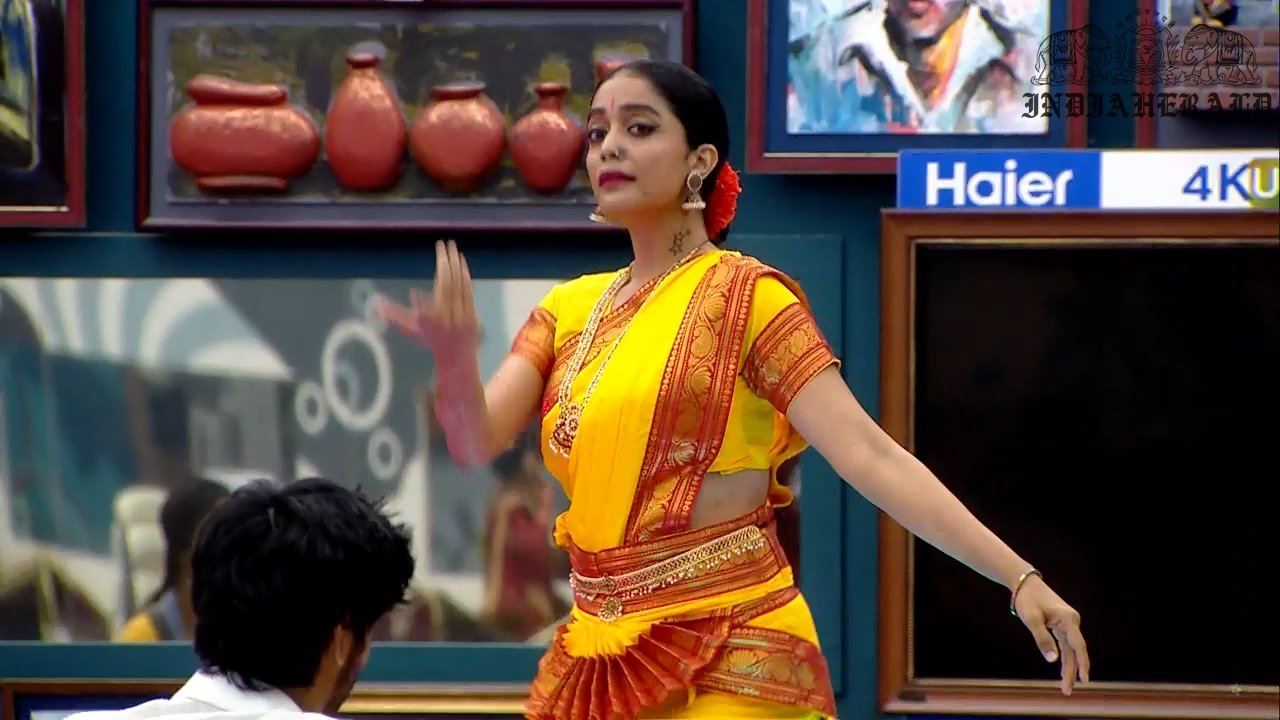 Bigg Boss Tamil Season 3 Day 38 Hot Stills Set 1