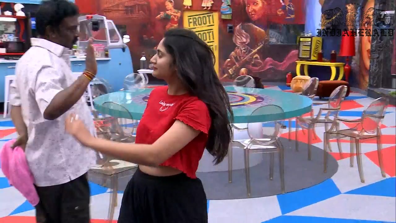 Bigg Boss Tamil Season 3 Day 38 Hot Stills Set 1