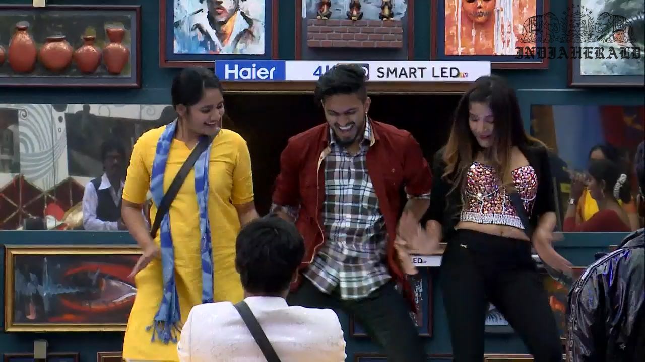 Bigg Boss Tamil Season 3 Day 38 Hot Stills Set 1