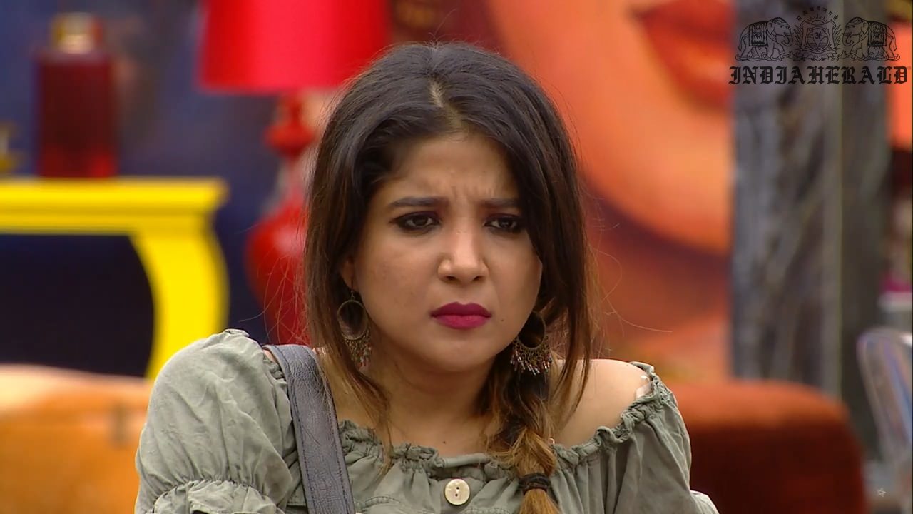 Bigg Boss Tamil Season 3 Day 38 Hot Stills Set 2