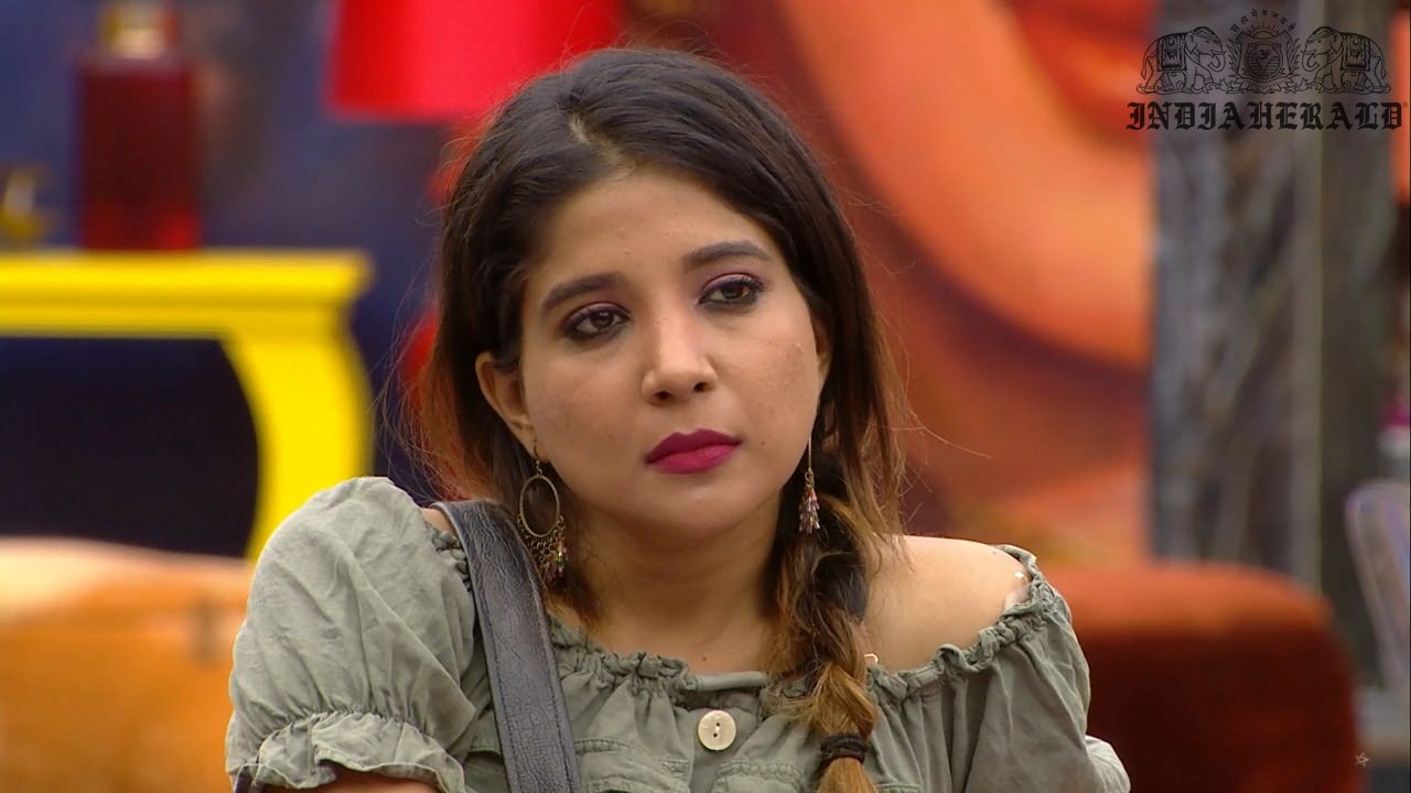 Bigg Boss Tamil Season 3 Day 38 Hot Stills Set 2