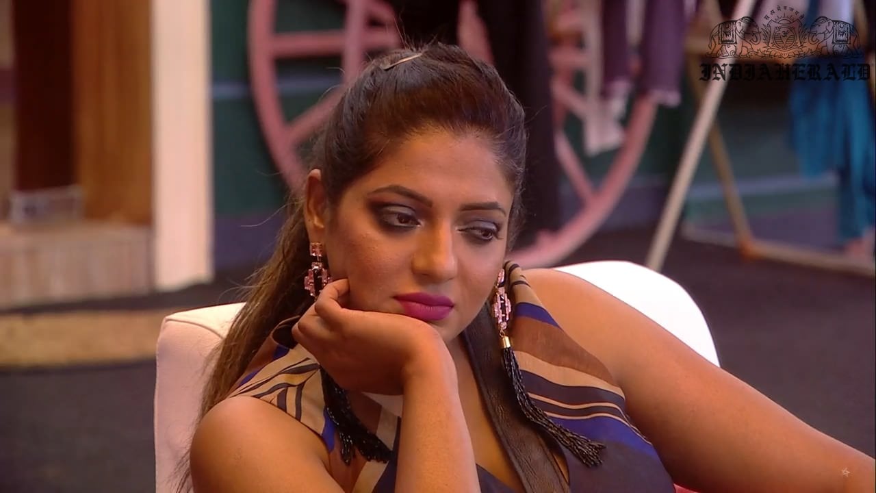 Bigg Boss Tamil Season 3 Day 38 Hot Stills Set 2