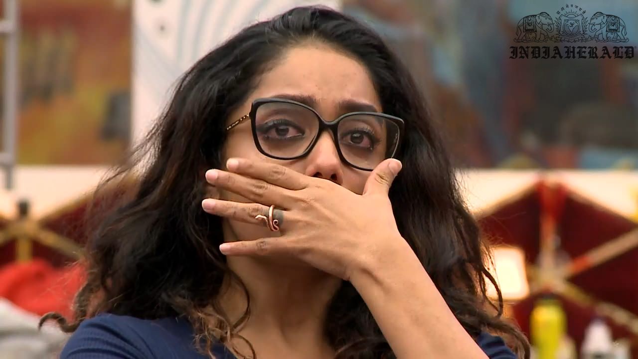 Bigg Boss Tamil Season 3 Day 38 Hot Stills Set 2