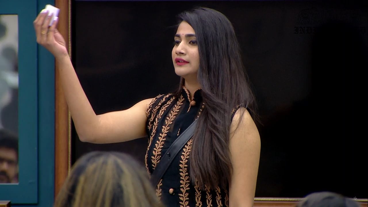 Bigg Boss Tamil Season 3 Day 39 Hot Stills Set 1