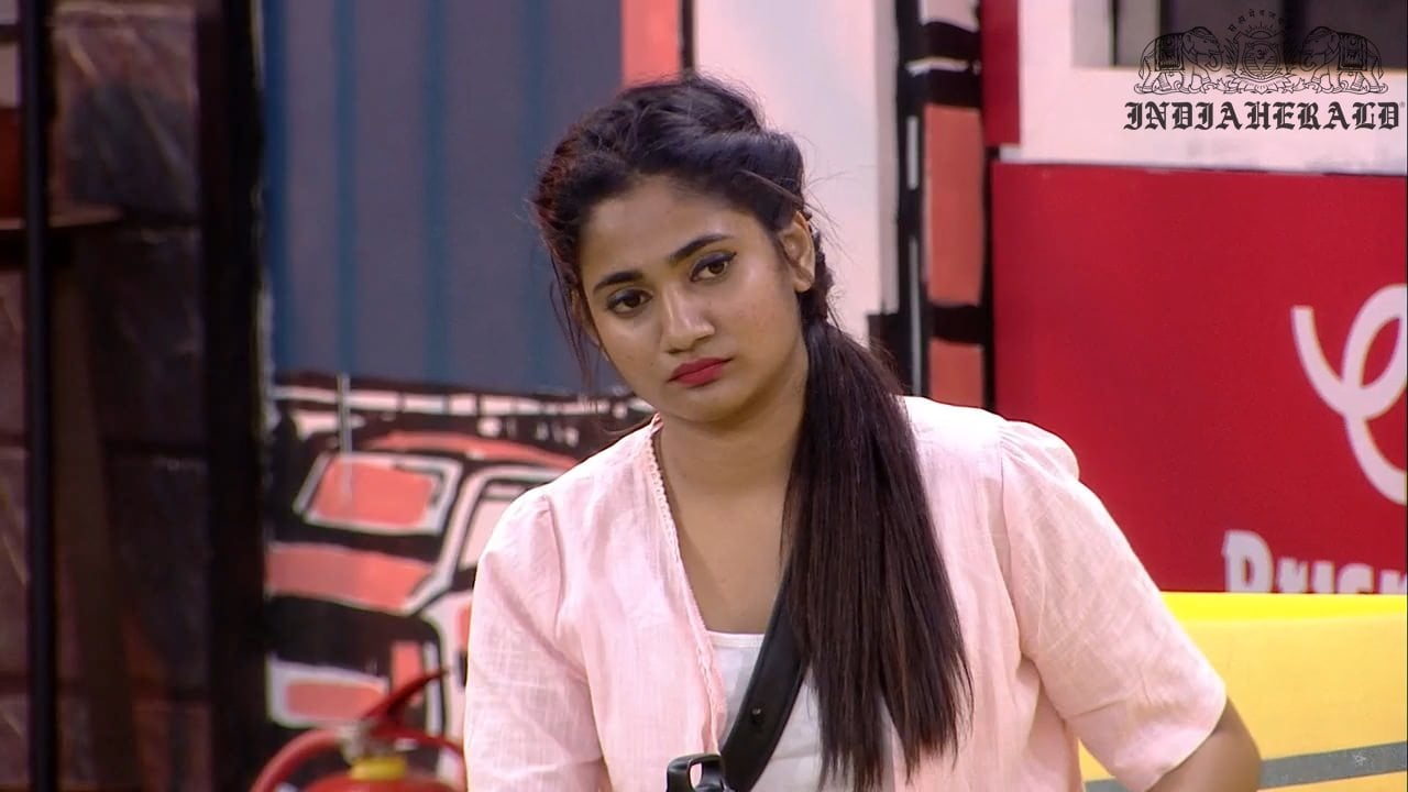 Bigg Boss Tamil Season 3 Day 39 Hot Stills Set 1