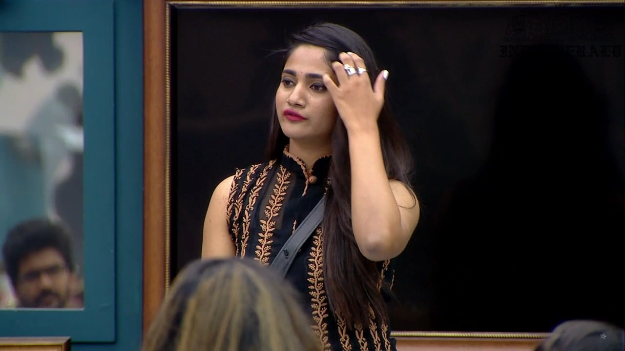 Bigg Boss Tamil Season 3 Day 39 Hot Stills Set 1