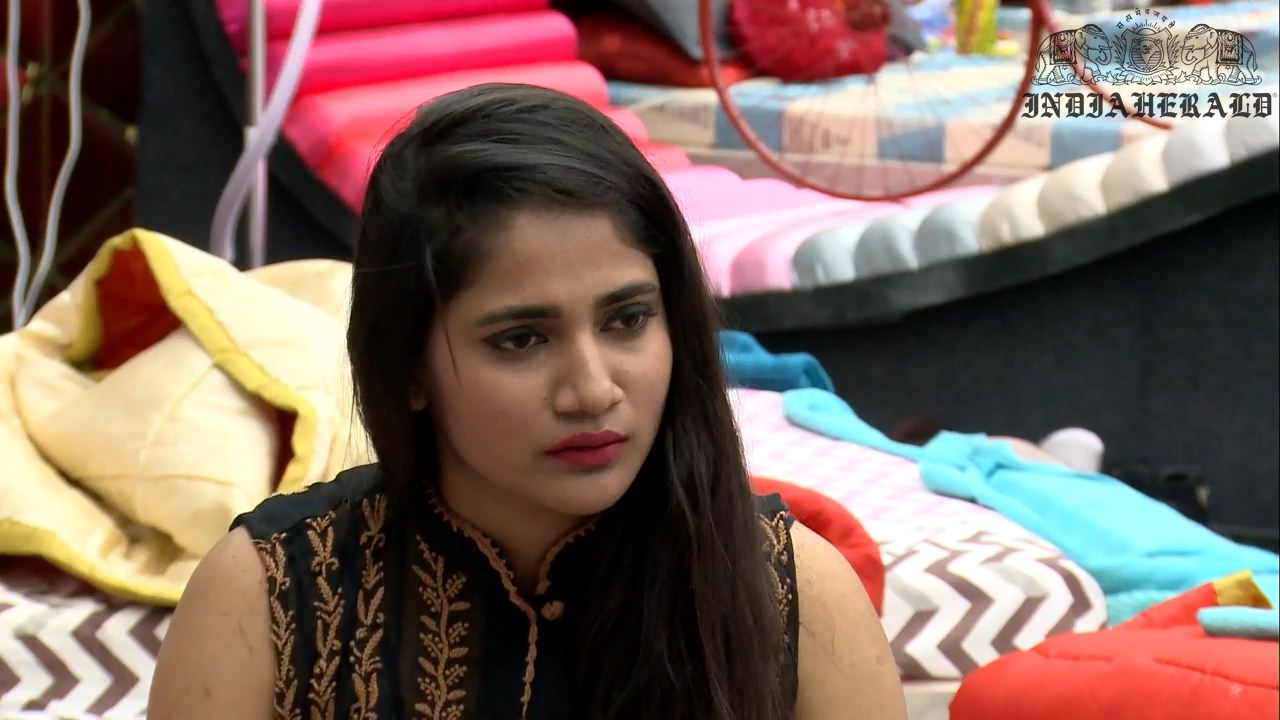 Bigg Boss Tamil Season 3 Day 39 Hot Stills Set 1