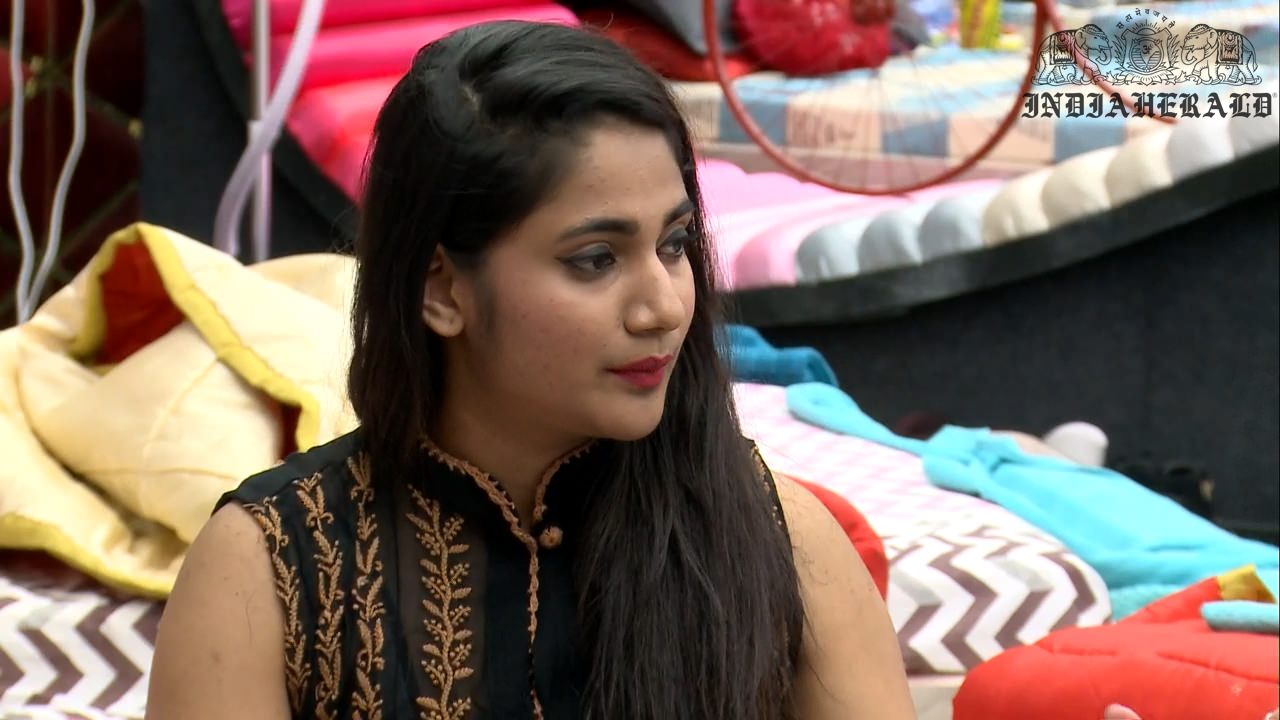 Bigg Boss Tamil Season 3 Day 39 Hot Stills Set 1