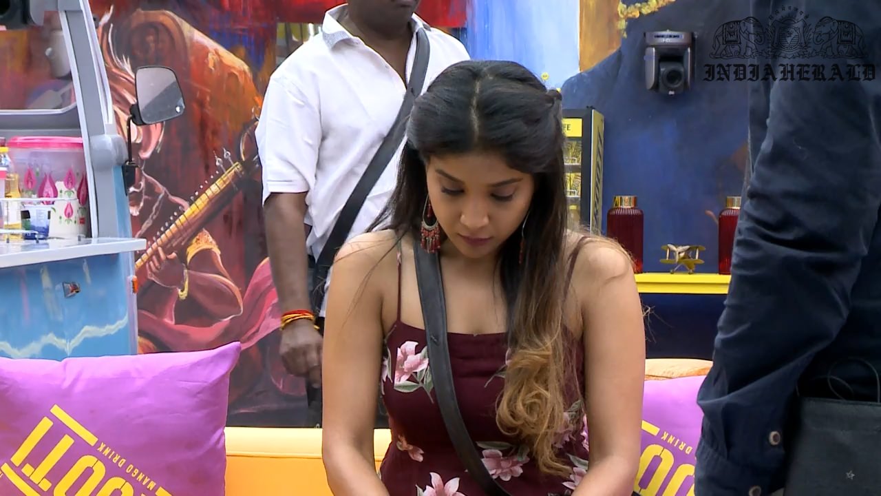 Bigg Boss Tamil Season 3 Day 39 Hot Stills Set 3