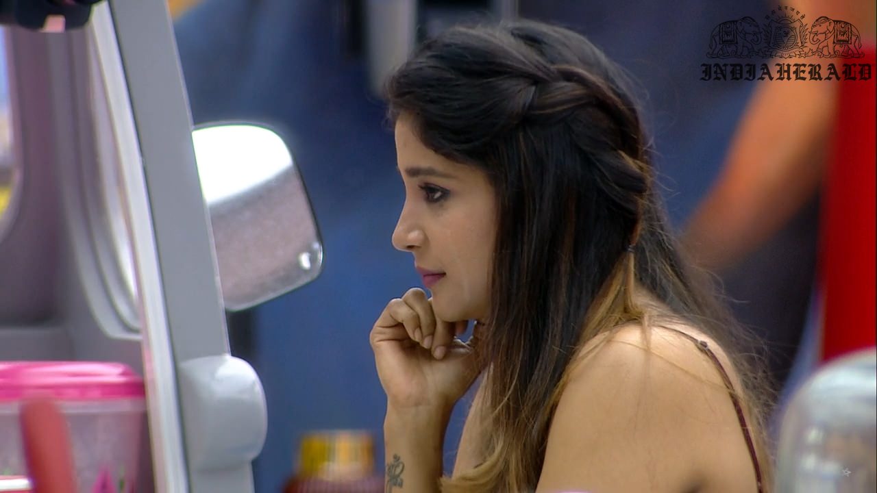 Bigg Boss Tamil Season 3 Day 39 Hot Stills Set 3