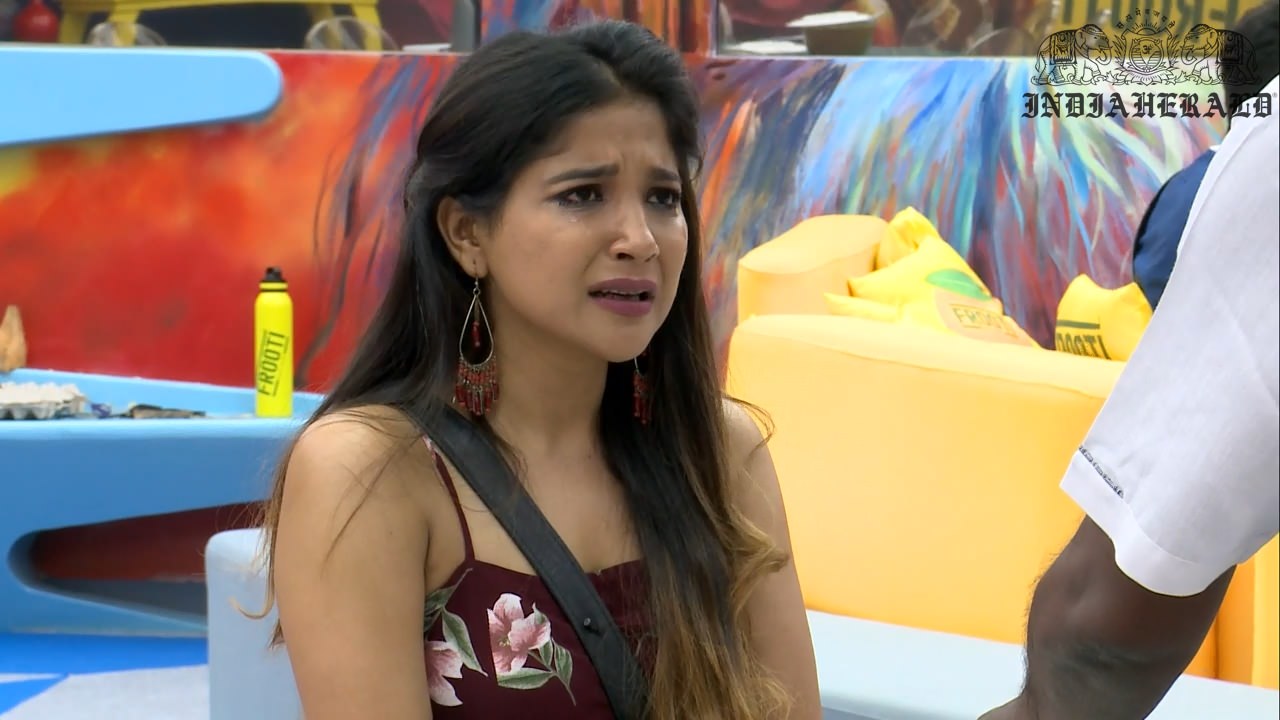 Bigg Boss Tamil Season 3 Day 39 Hot Stills Set 3