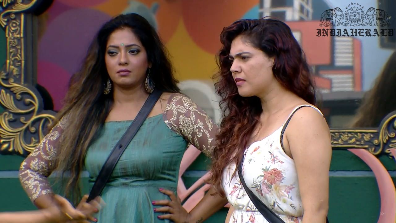 Bigg Boss Tamil Season 3 Day 39 Hot Stills Set 3