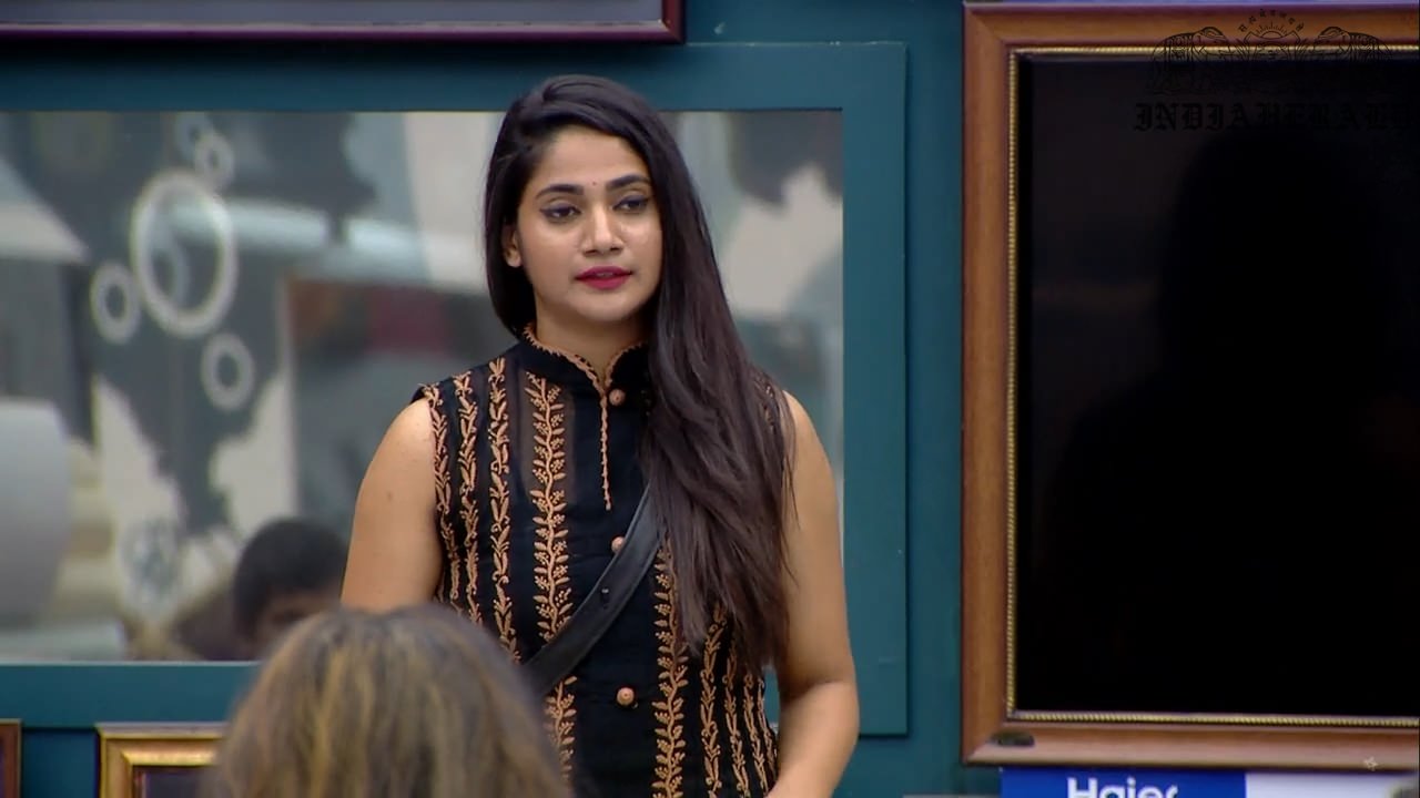 Bigg Boss Tamil Season 3 Day 39 Hot Stills Set 3