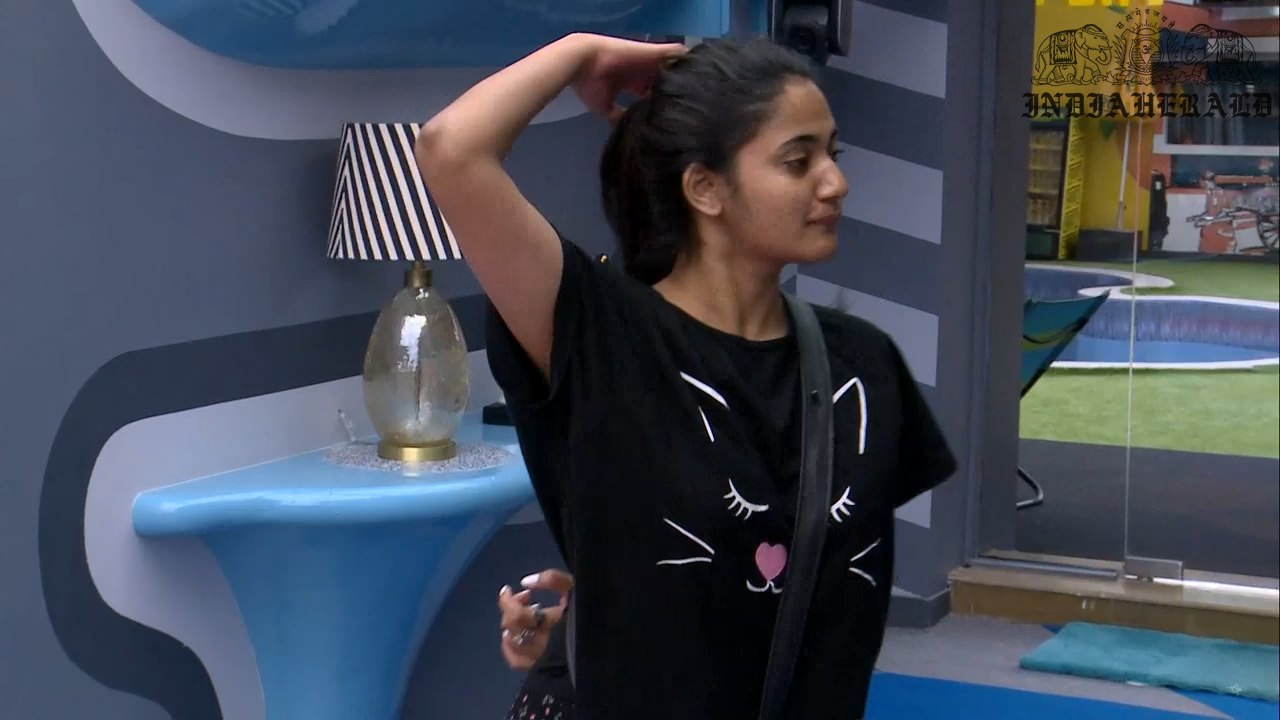 Bigg Boss Tamil Season 3 Day 40 Hot Stills Set 1