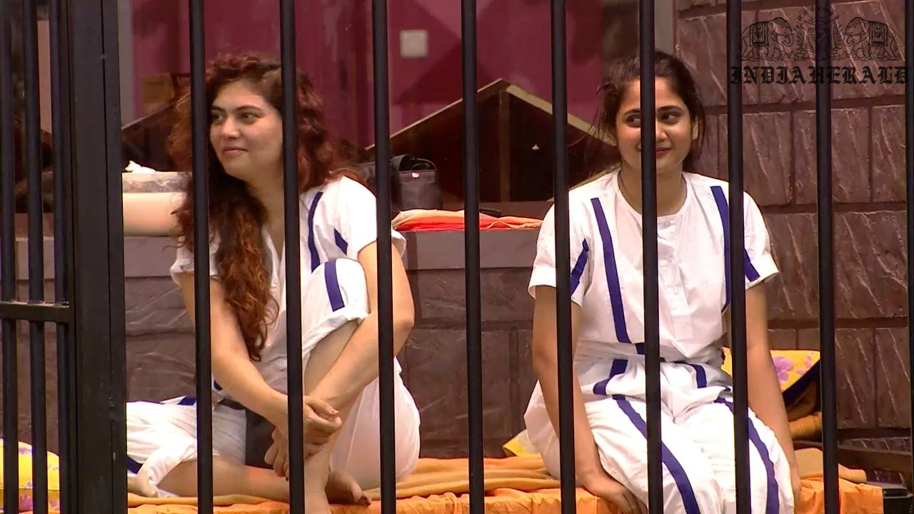 Bigg Boss Tamil Season 3 Day 40 Hot Stills Set 3