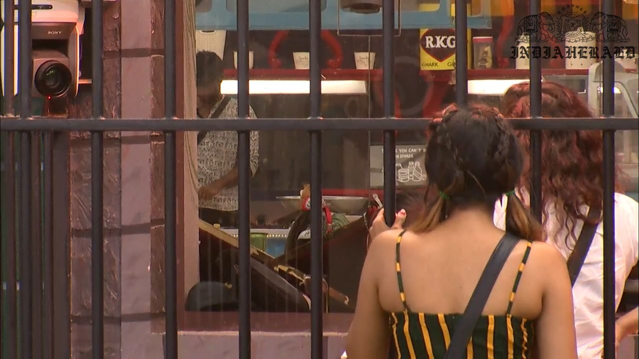 Bigg Boss Tamil Season 3 Day 40 Hot Stills Set 3