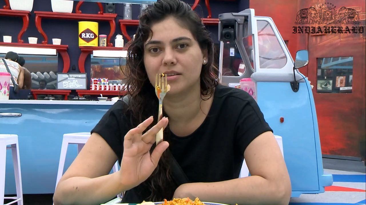 Bigg Boss Tamil Season 3 Day 41 Hot Stills Set 1