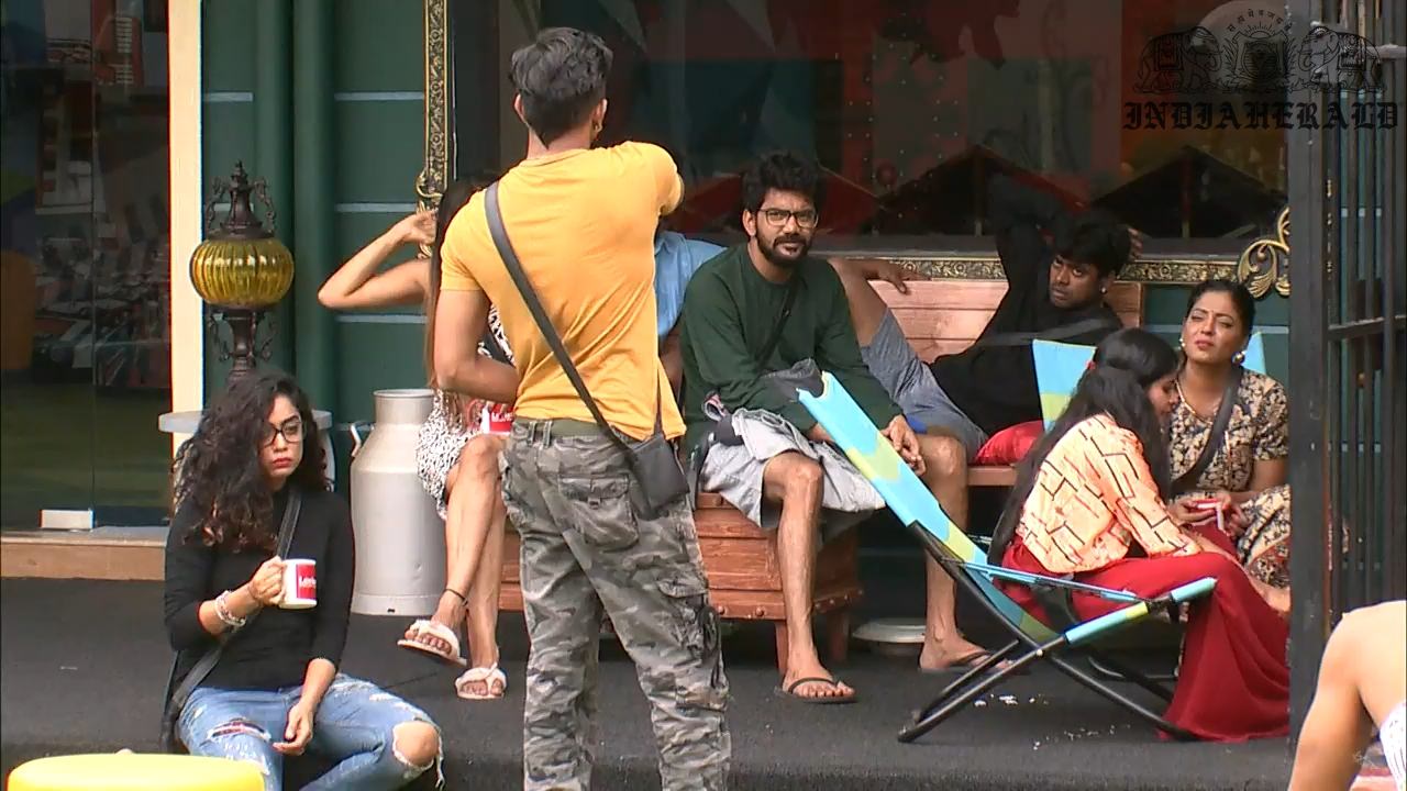 Bigg Boss Tamil Season 3 Day 41 Hot Stills Set 1