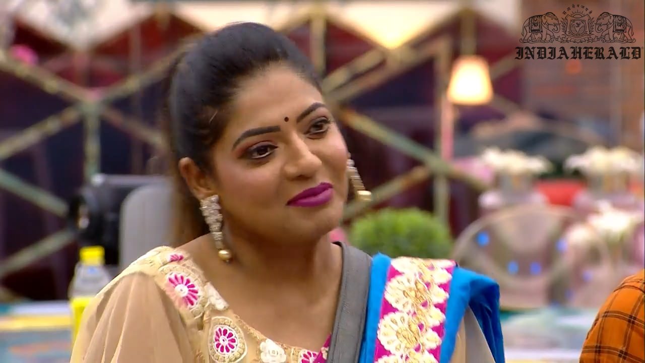 Bigg Boss Tamil Season 3 Day 42 Hot Stills Set 1