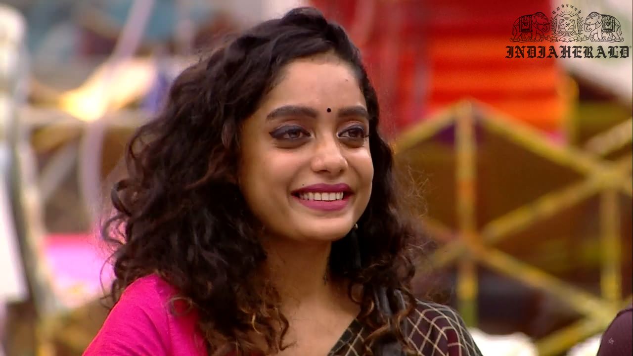 Bigg Boss Tamil Season 3 Day 42 Hot Stills Set 1