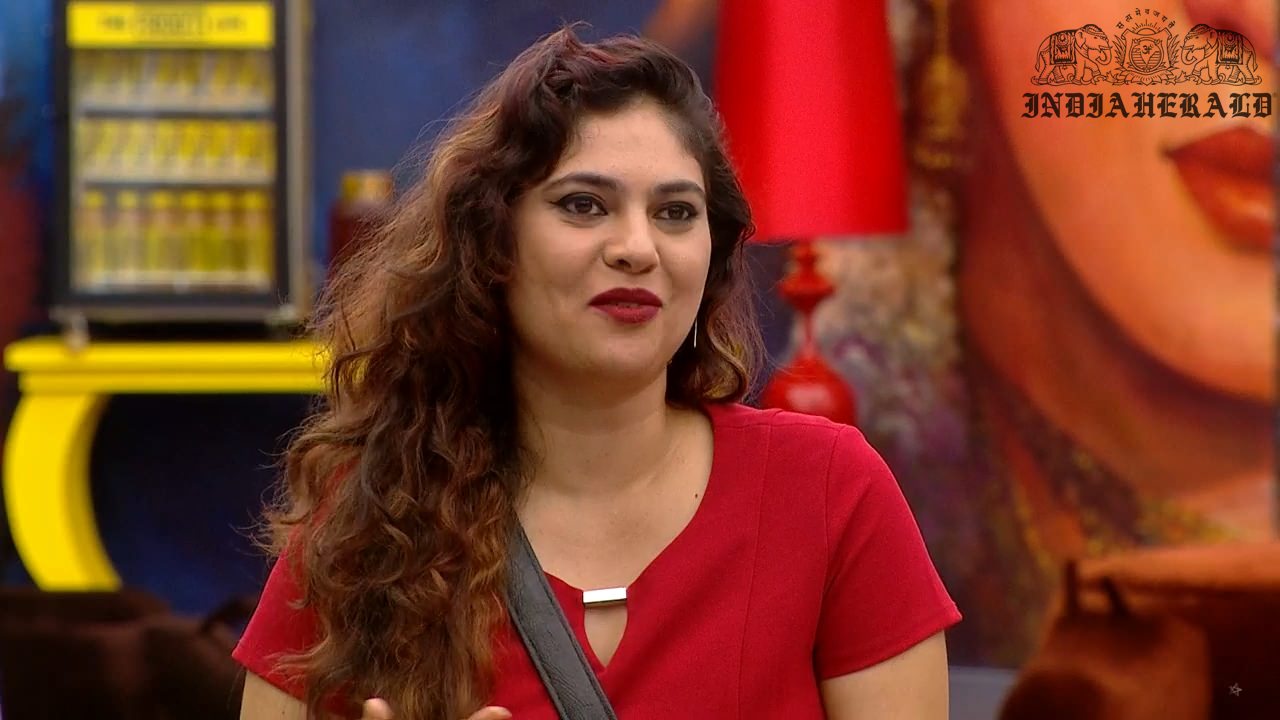 Bigg Boss Tamil Season 3 Day 42 Hot Stills Set 1