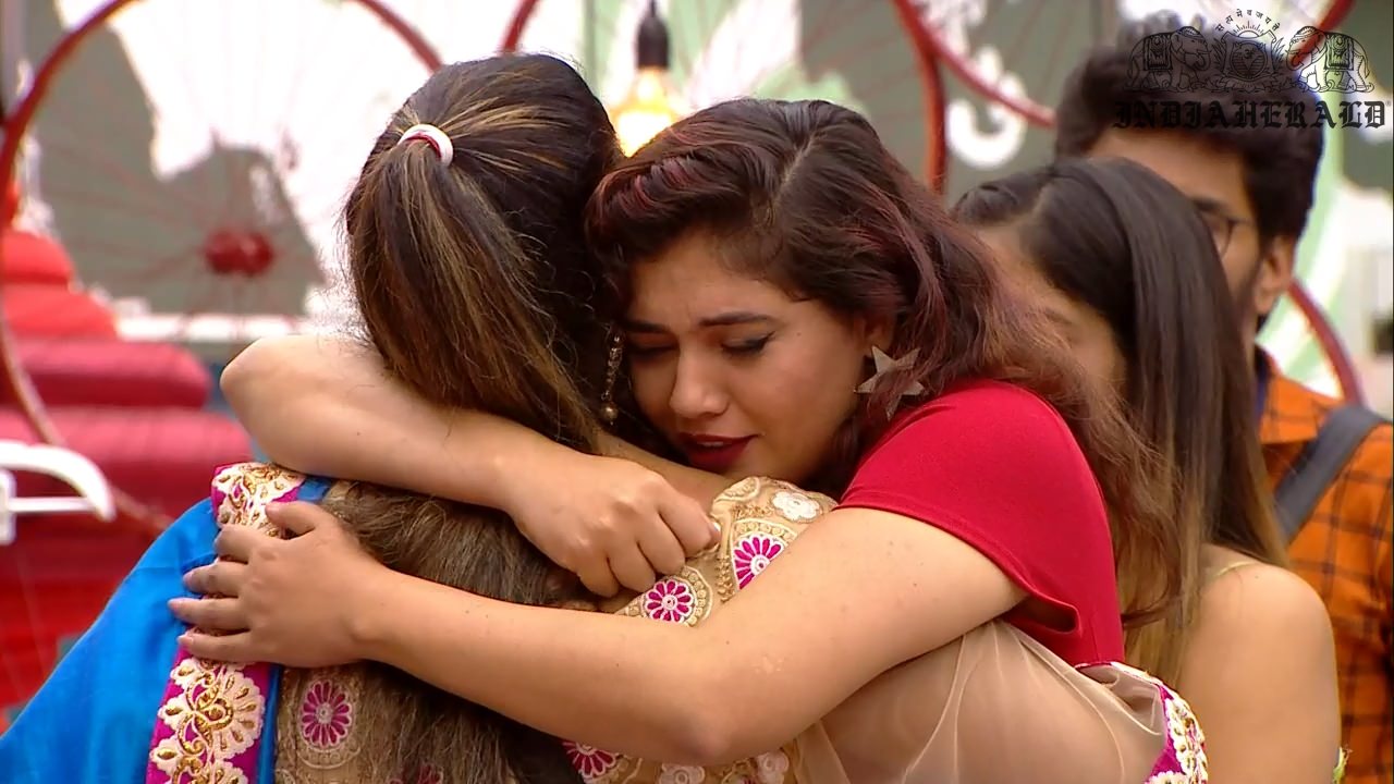 Bigg Boss Tamil Season 3 Day 42 Hot Stills Set 3