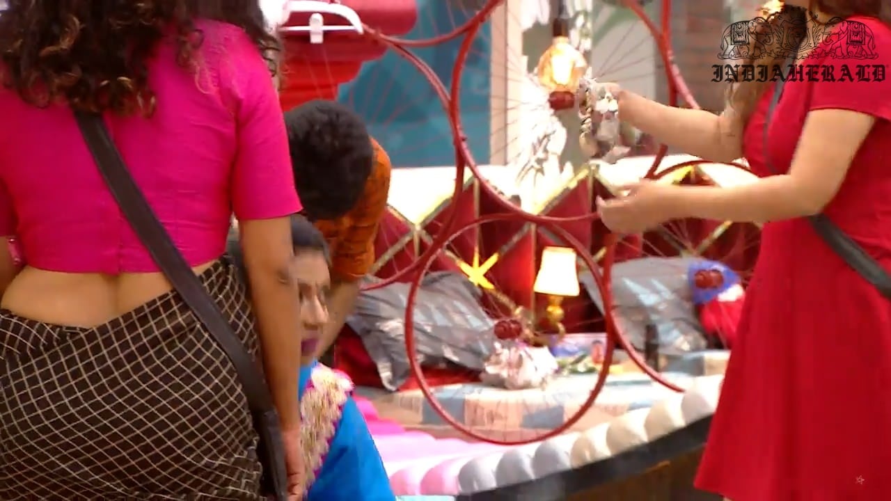 Bigg Boss Tamil Season 3 Day 42 Hot Stills Set 3