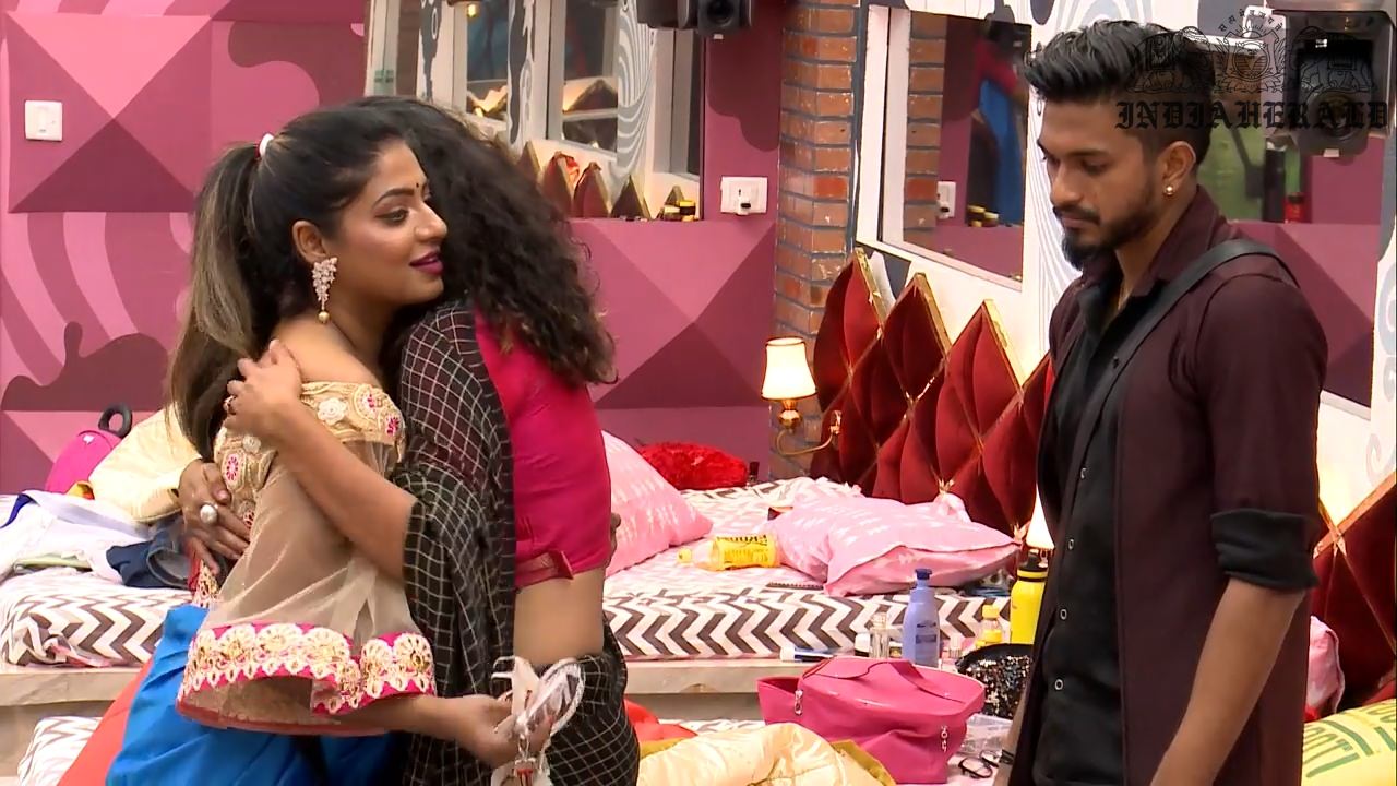 Bigg Boss Tamil Season 3 Day 42 Hot Stills Set 3