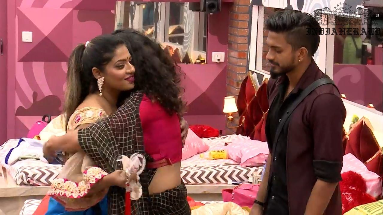Bigg Boss Tamil Season 3 Day 42 Hot Stills Set 3