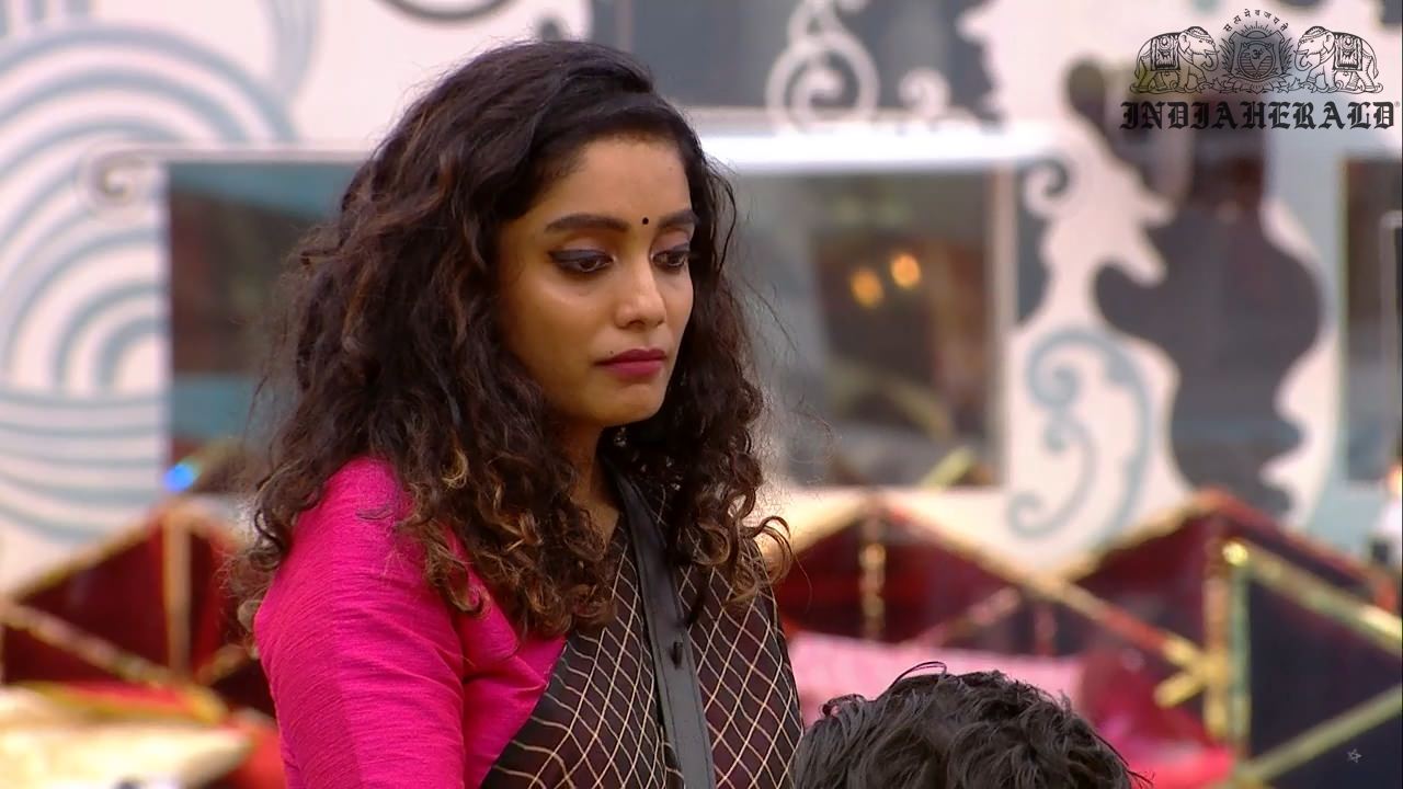 Bigg Boss Tamil Season 3 Day 42 Hot Stills Set 3