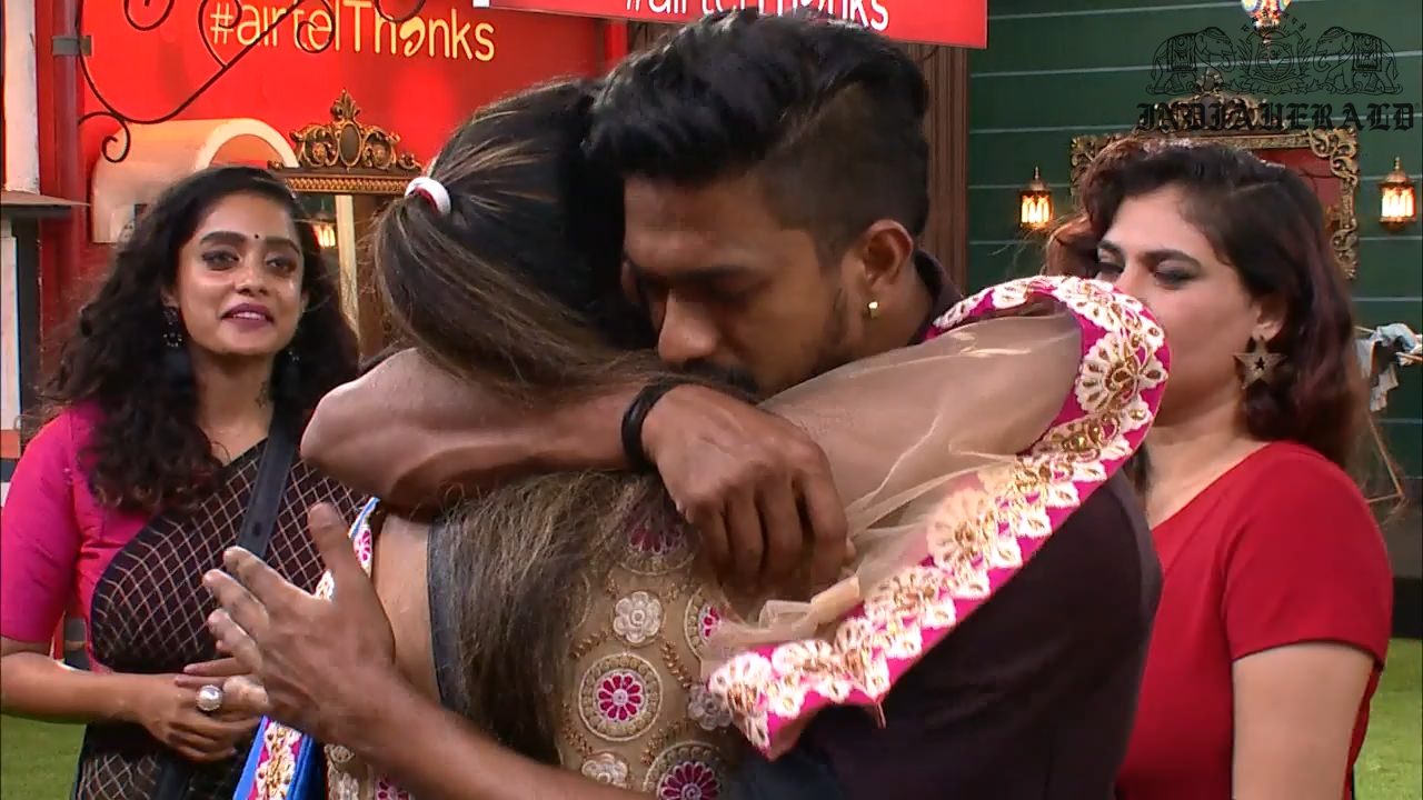 Bigg Boss Tamil Season 3 Day 42 Hot Stills Set 3